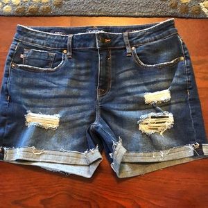 Distressed denim shorts by Vigoss